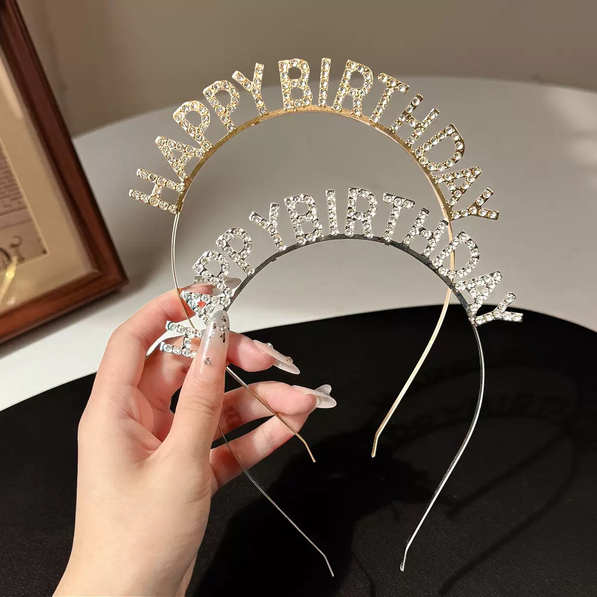 Women Accessories Photos - 女性用ヘアフープハッピーバースデーラインストーンパーティー写真小道具ヘッドバンドヘアバンド高品質高級ヘアアクセサリー