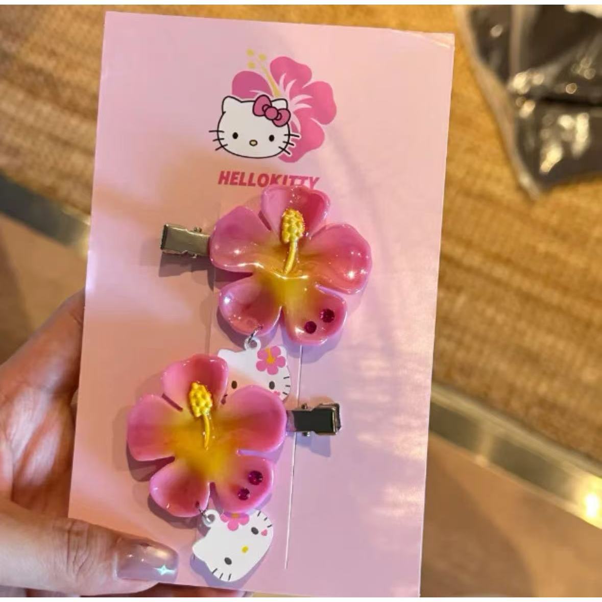 かわいいサンリオハローキティフラワーヘアクリップセットピンク - Women Knight Accessories のレビューと価格