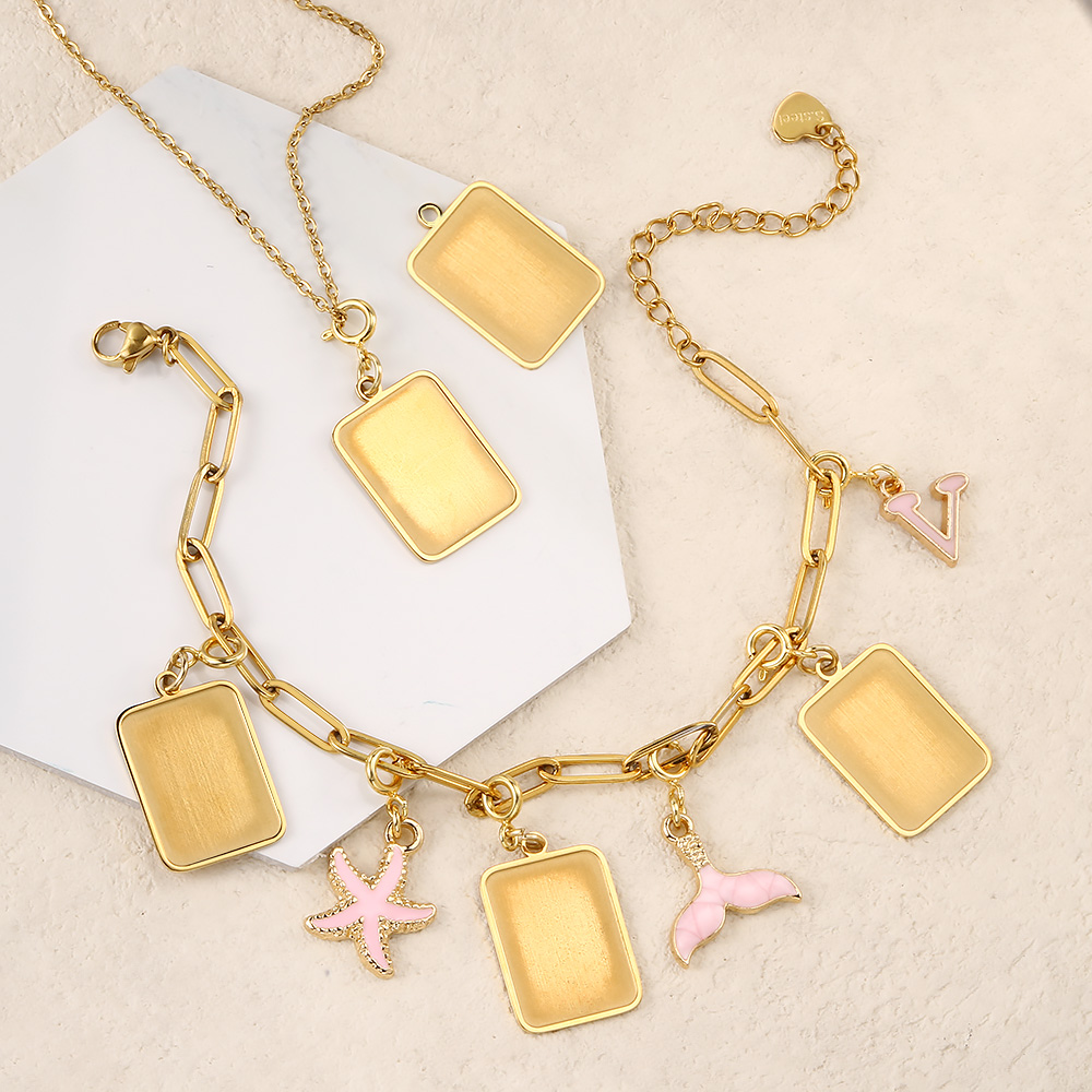 カスタマイズされた写真レターフラグペンダントネックレス女性男 - Women Accessories Photos のレビューと価格