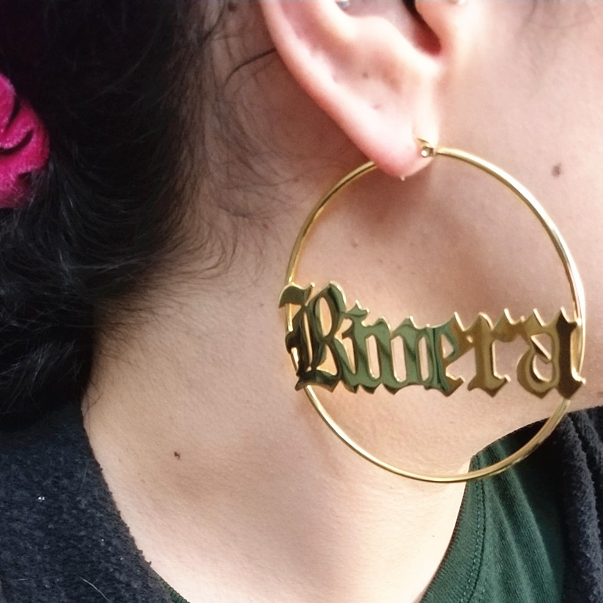 女性のためのパーソナライズされたイヤリング,任意の名前のジュ - Statement Earrings Oversized のレビューと価格